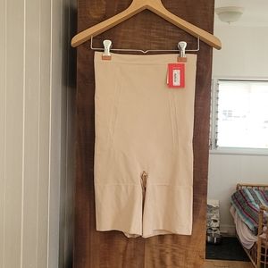 Spanx High Waisted mid-thigh short LARGE